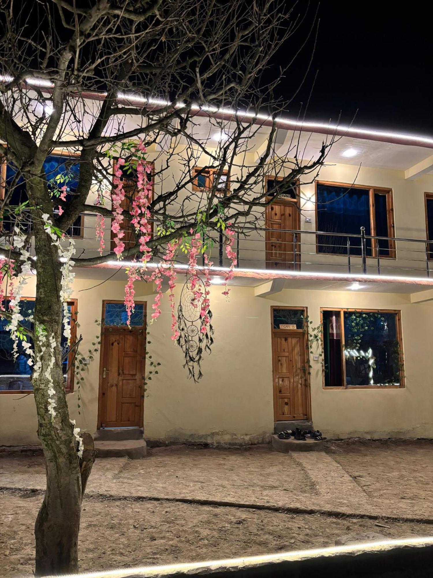 Shalom Guesthouse And Cafe Kalgha Εξωτερικό φωτογραφία