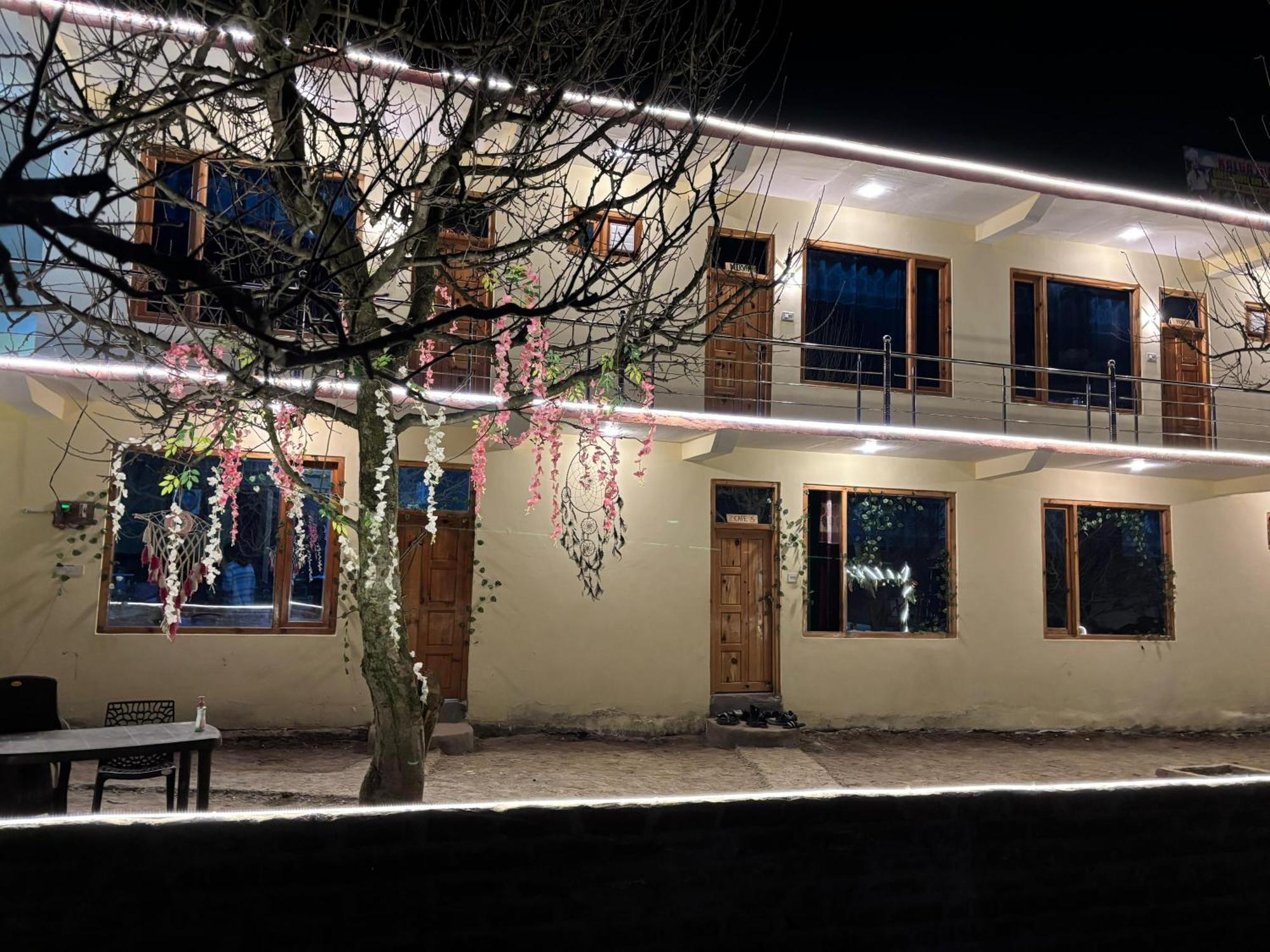 Shalom Guesthouse And Cafe Kalgha Εξωτερικό φωτογραφία