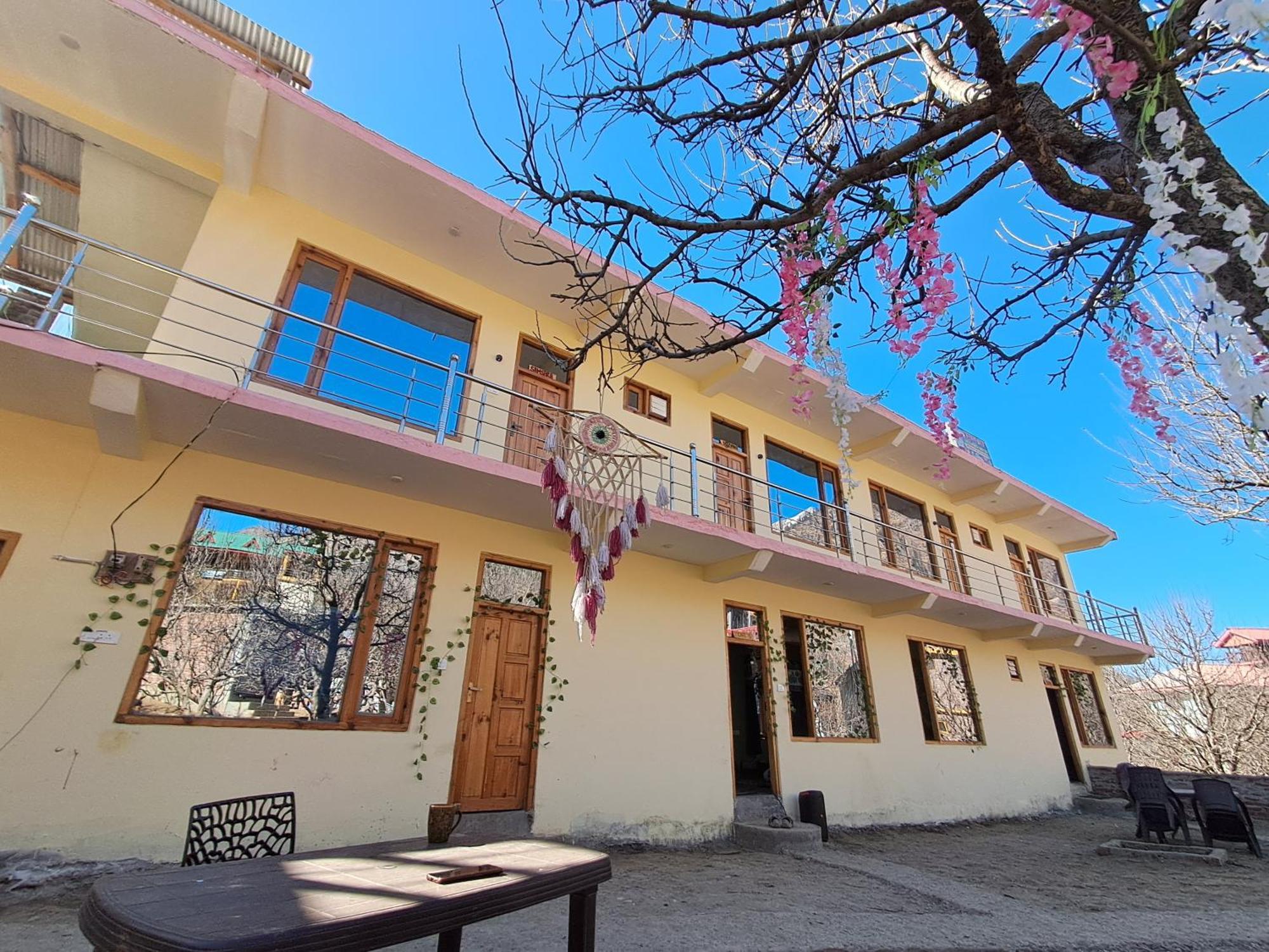 Shalom Guesthouse And Cafe Kalgha Εξωτερικό φωτογραφία