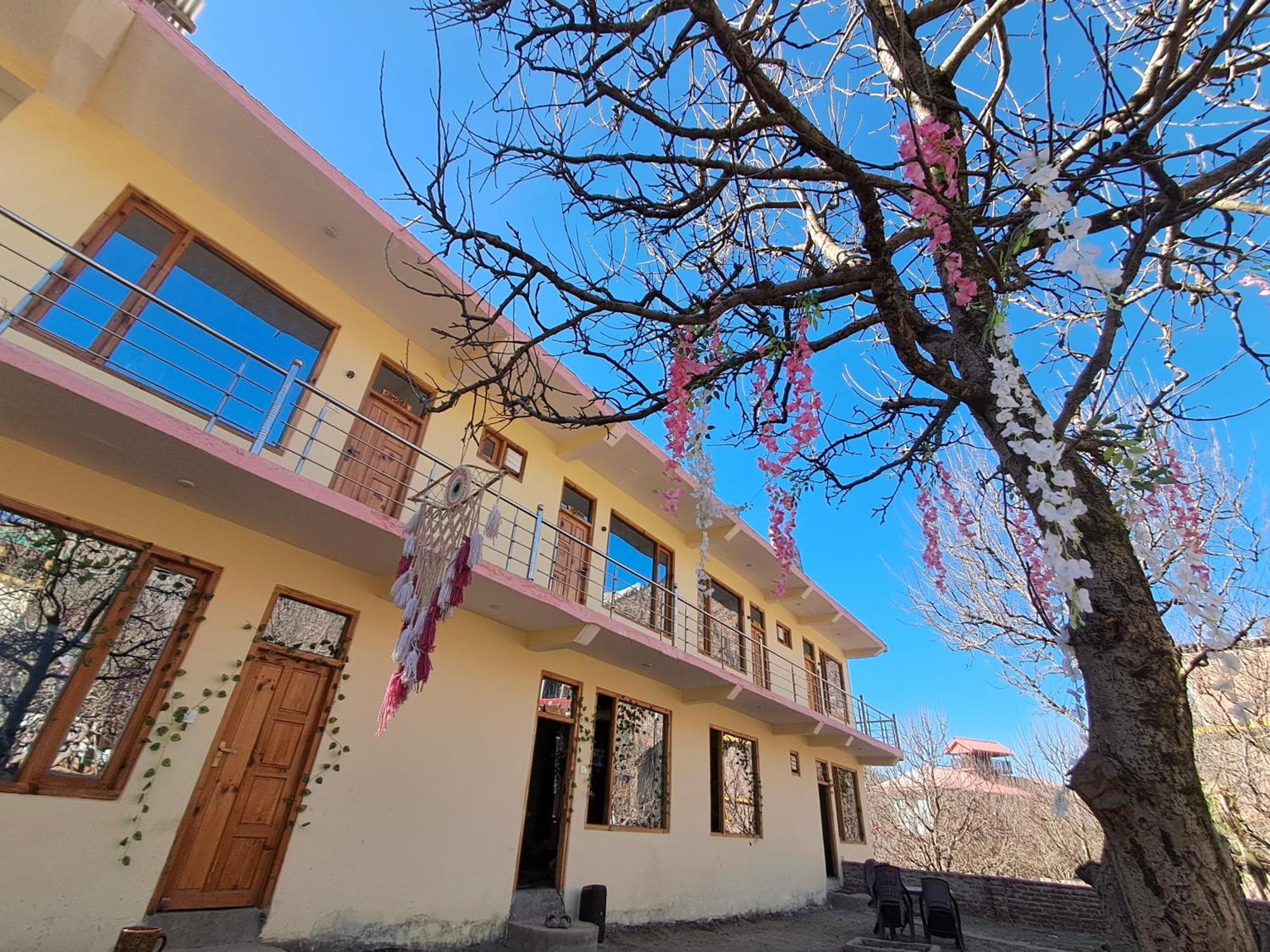Shalom Guesthouse And Cafe Kalgha Εξωτερικό φωτογραφία
