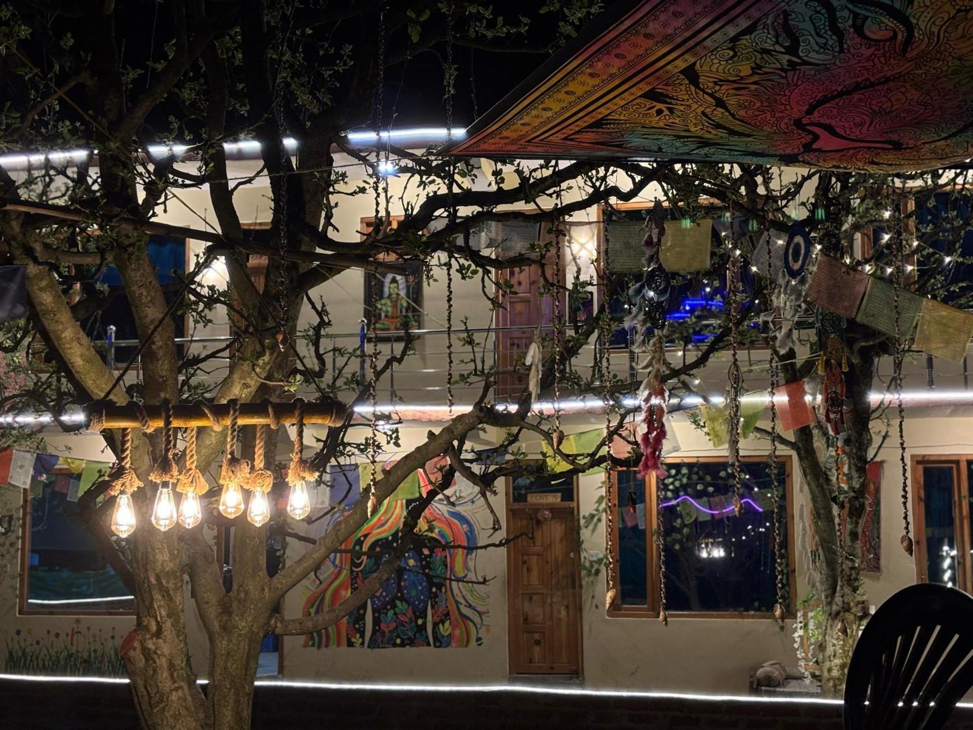 Shalom Guesthouse And Cafe Kalgha Εξωτερικό φωτογραφία